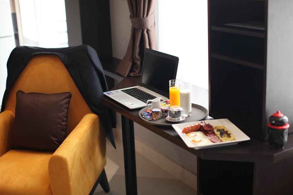 Compass Living Joy Aparthotel Хошимин Екстериор снимка