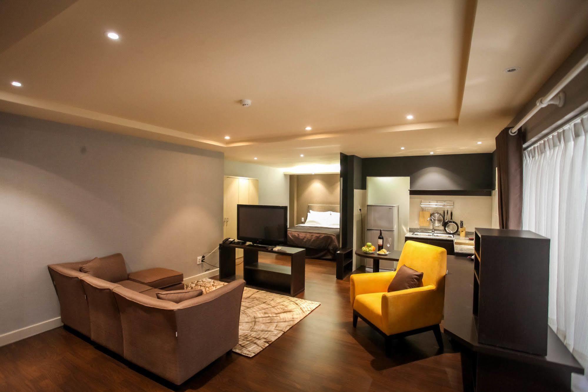 Compass Living Joy Aparthotel Хошимин Екстериор снимка