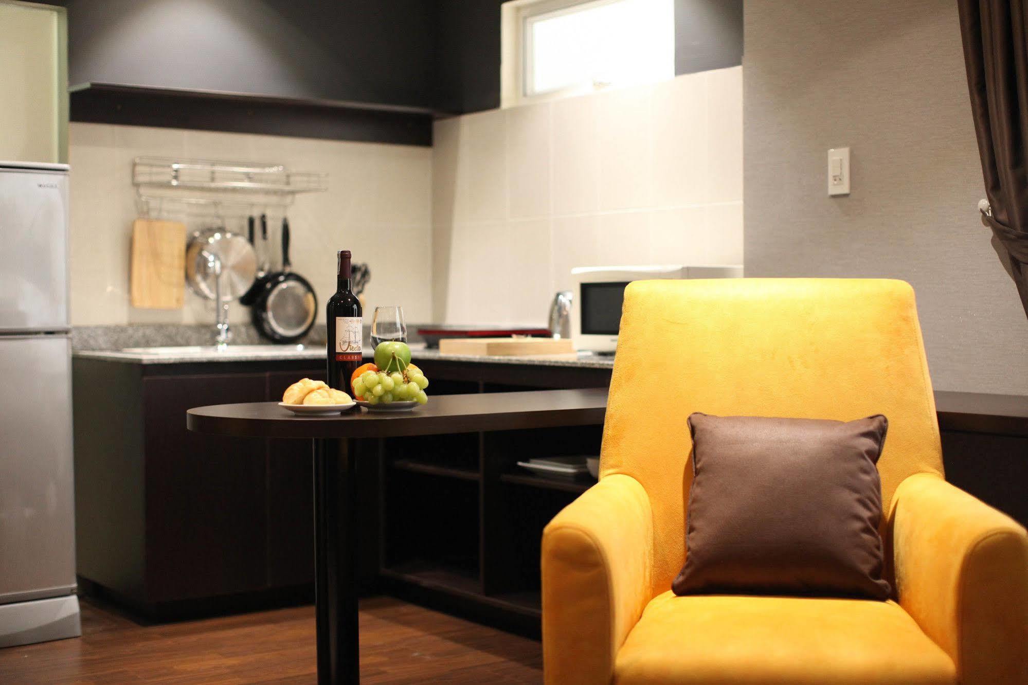 Compass Living Joy Aparthotel Хошимин Екстериор снимка